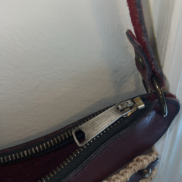 Vintage Etienne Aigner Woven Bag with Burgundy Leather Accents - Picture 5 of 8